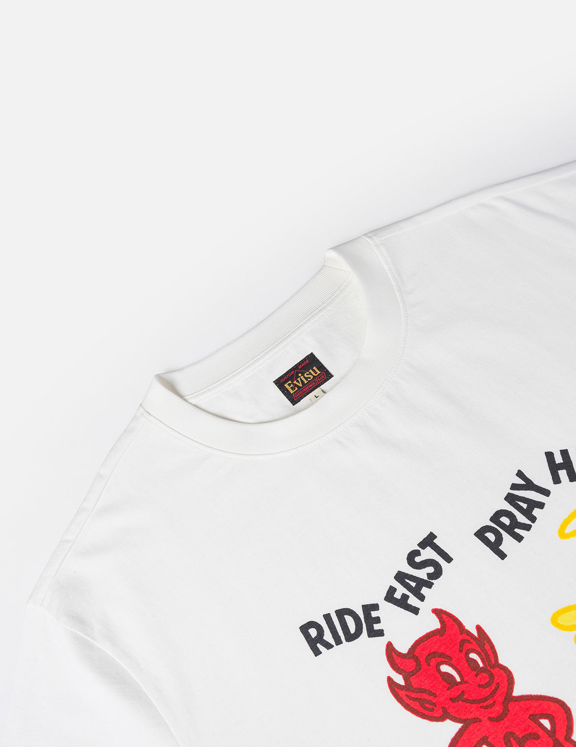 EVISU“Ride Fast Pray Hard”主题T恤