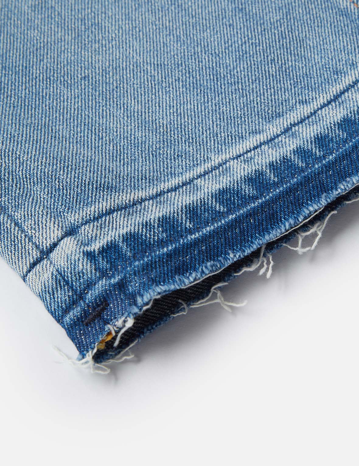 Woven Label Ripped Relaxed Fit Jeans