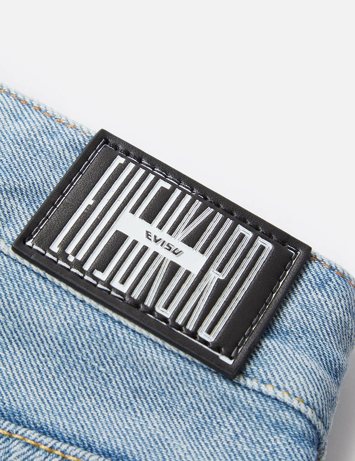 Woven Label Ripped Relaxed Fit Jeans