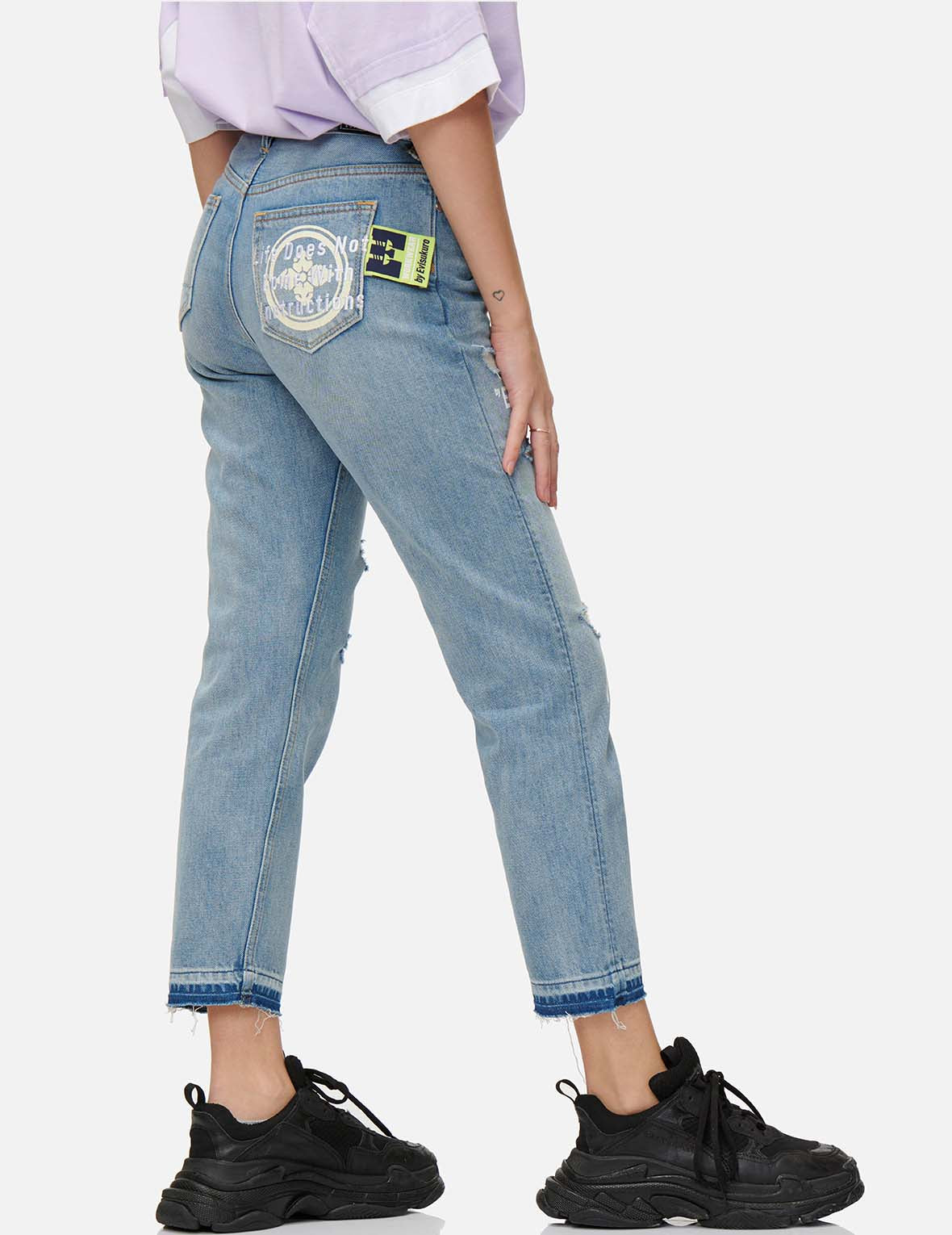 Woven Label Ripped Relaxed Fit Jeans