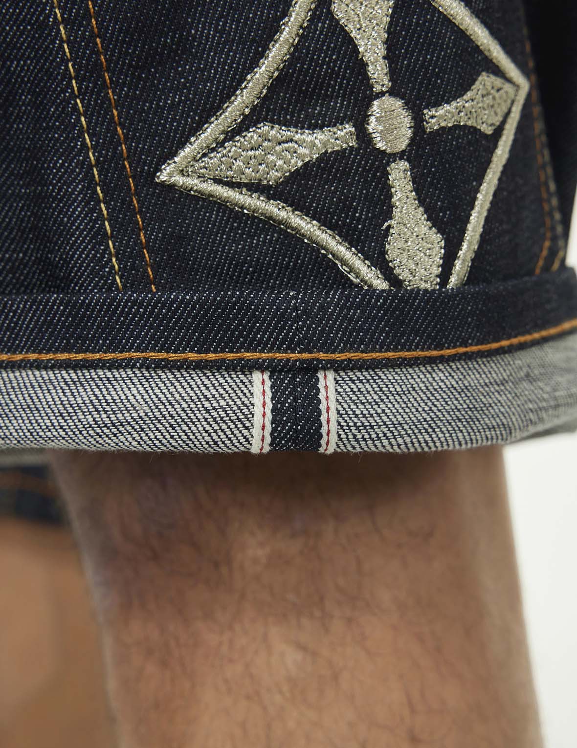 Multi-Pocket with Brocade Patch Regular Fit Denim Shorts