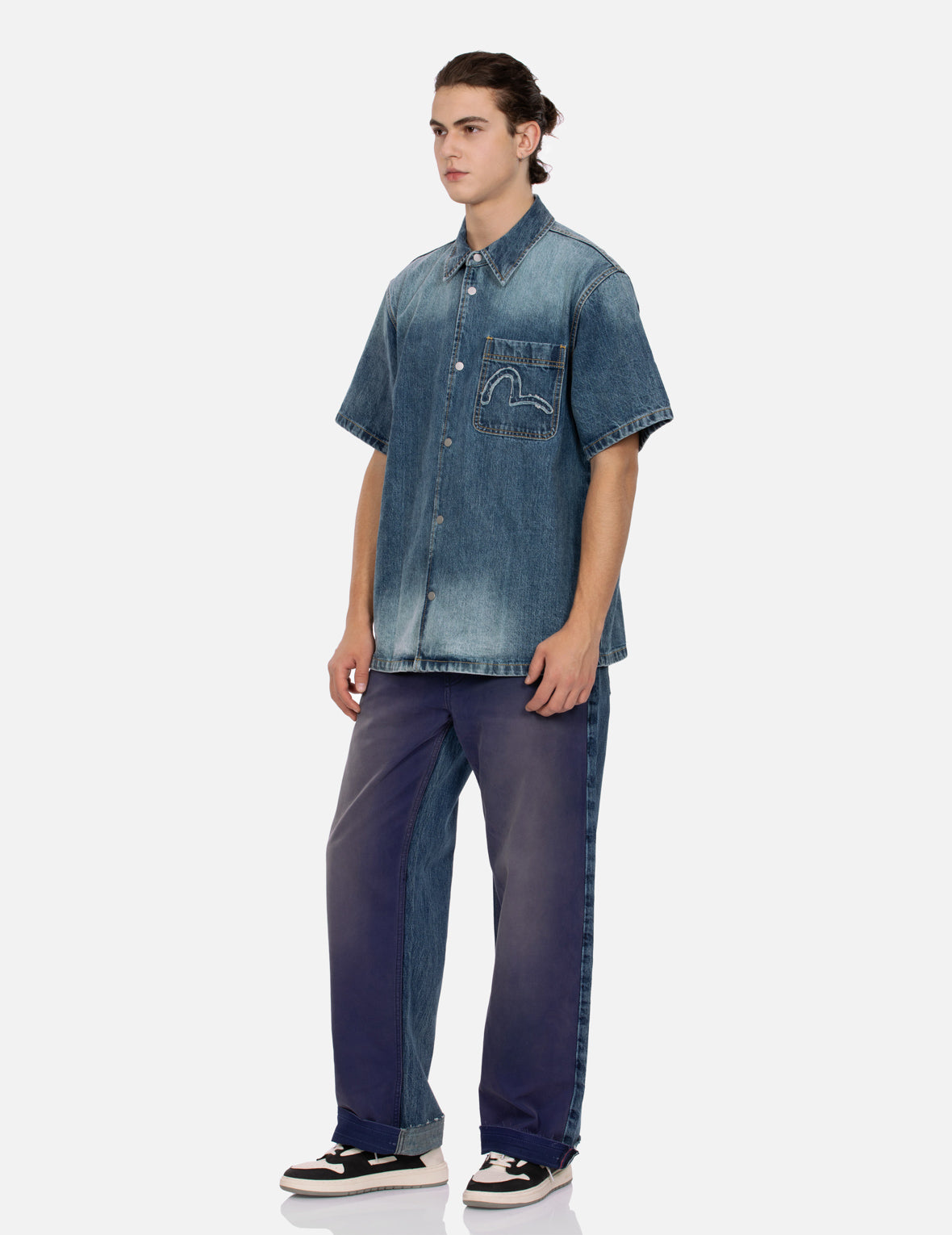 海鸥和商标贴布绣宽松版型牛仔短袖衬衫– EVISU
