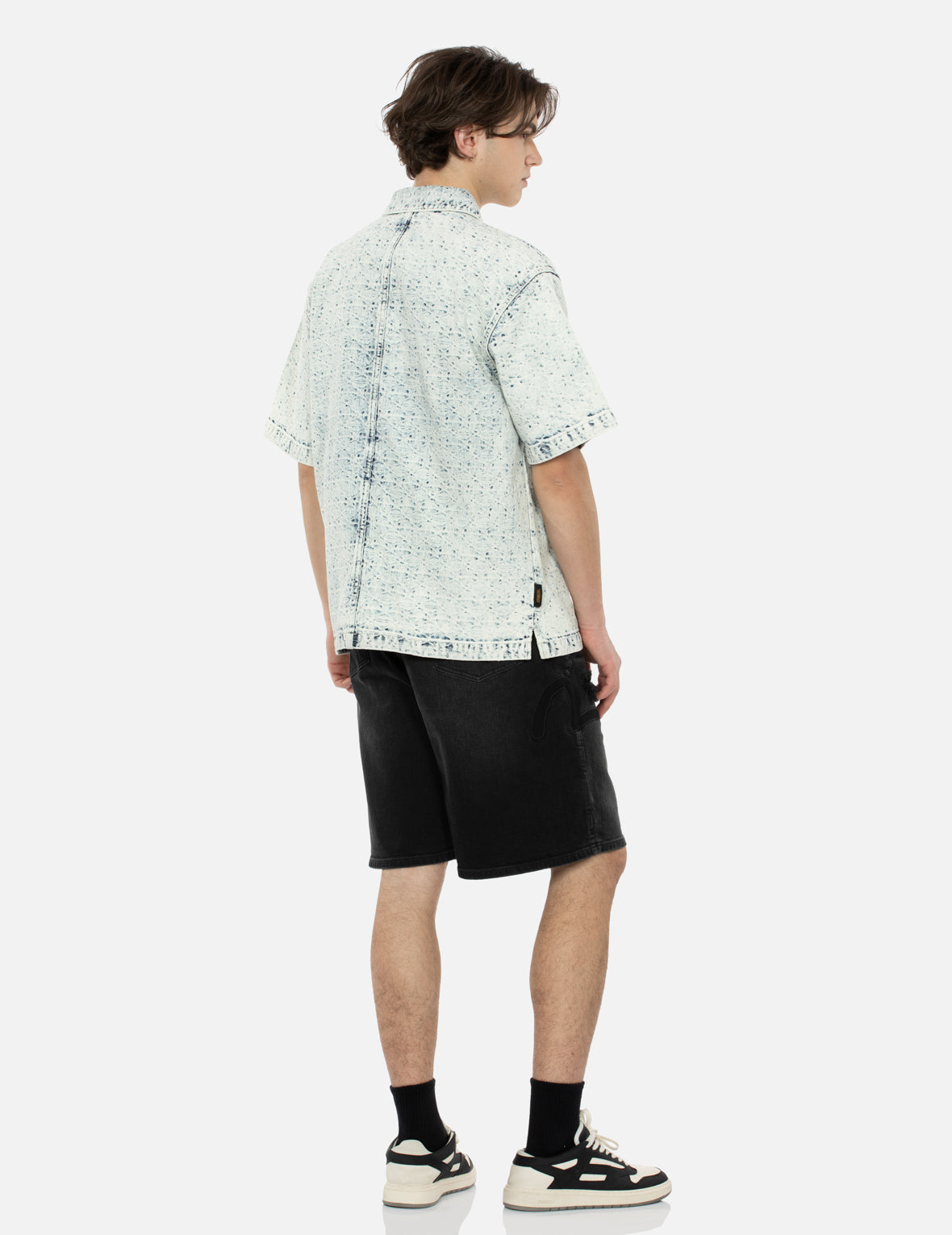 Seagull Appliqué Embroidery and Godhead Print
Relax Fit Denim Shorts
