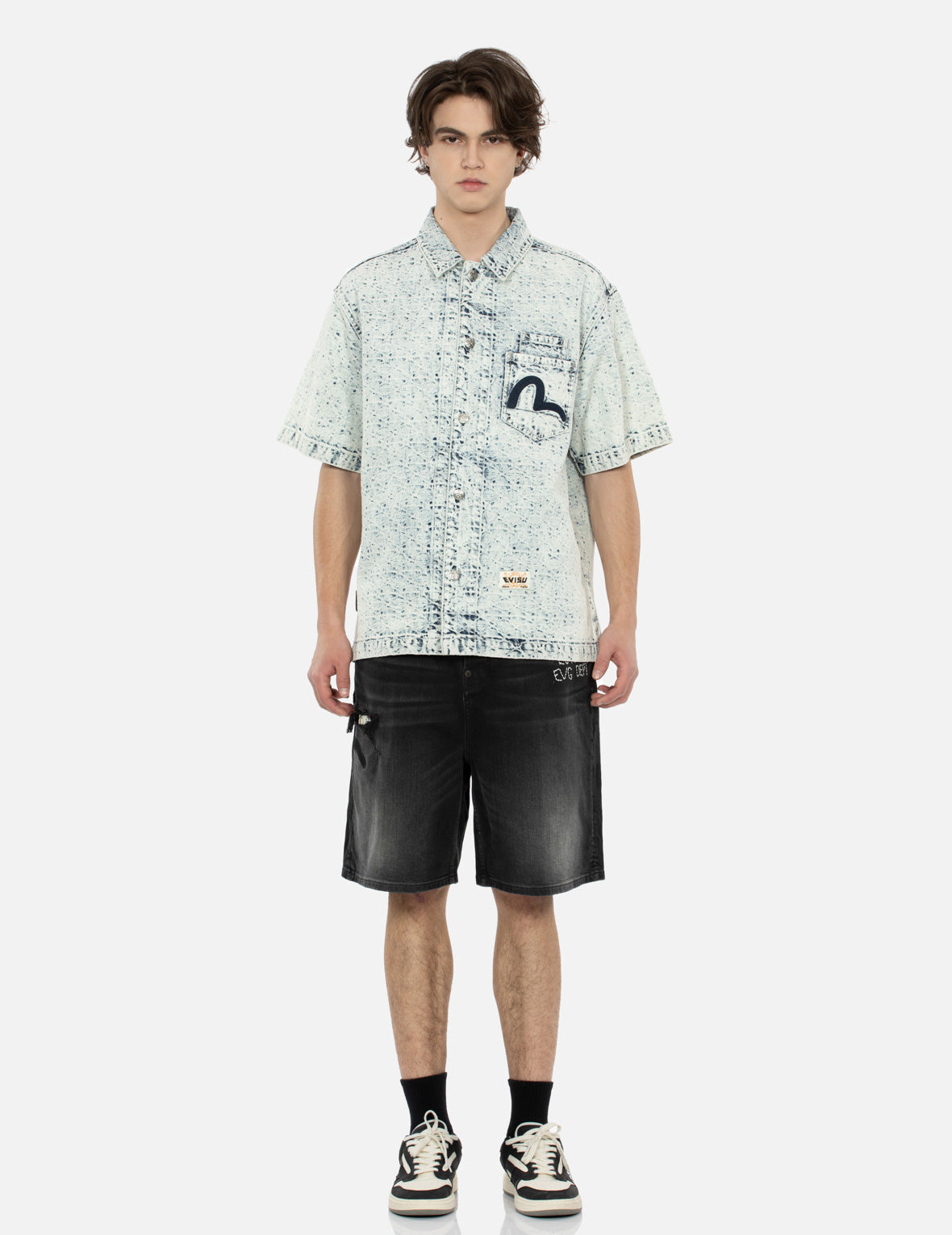 Seagull Appliqué Embroidery and Godhead Print
Relax Fit Denim Shorts