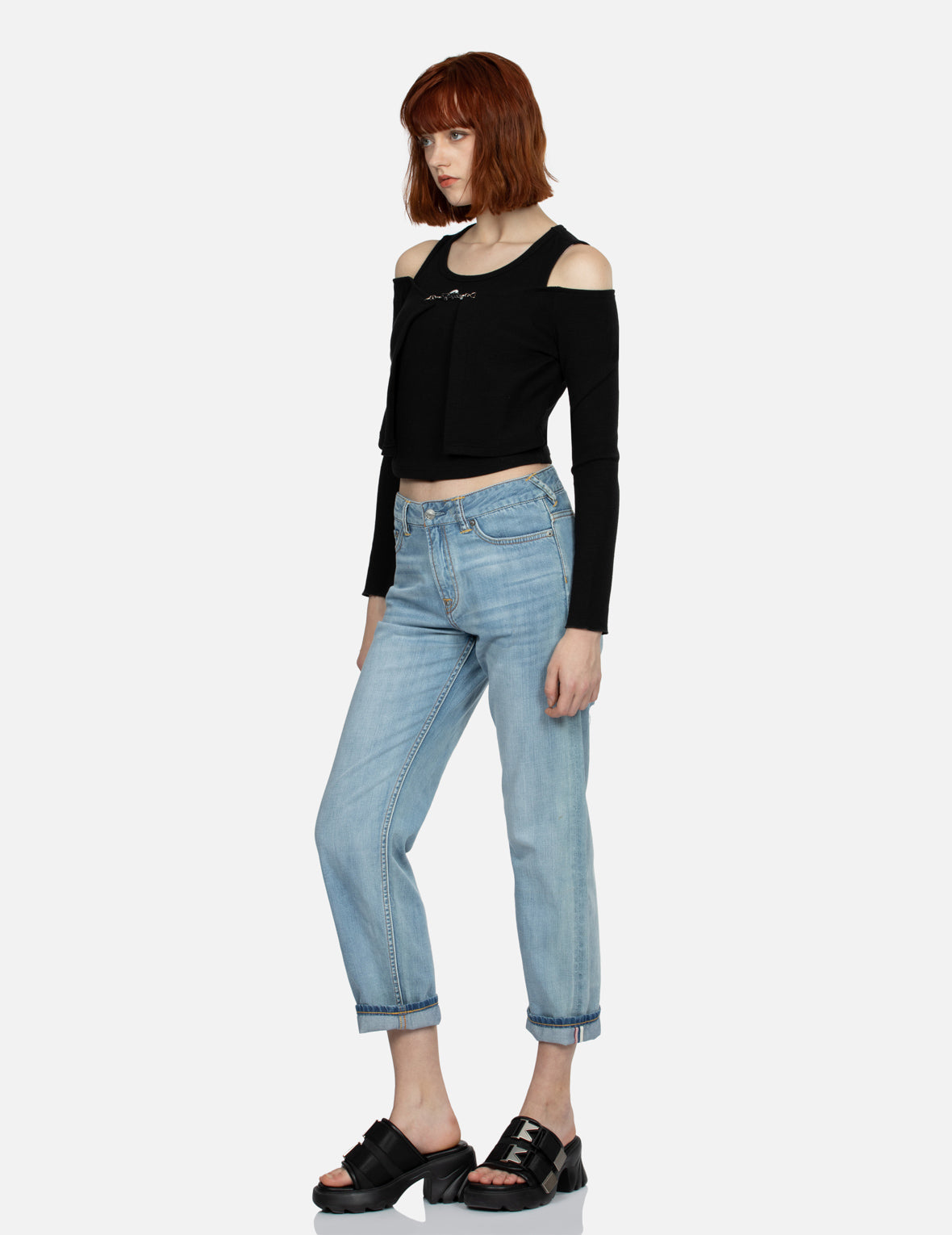 商标配件露肩和假两件时尚版型上衣