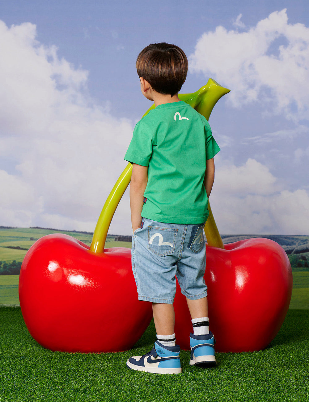 Seagull Print and Overlapping Multi-Pocket Regular Fit Denim Shorts