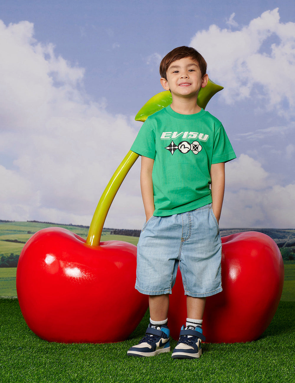 Seagull Print and Overlapping Multi-Pocket Regular Fit Denim Shorts