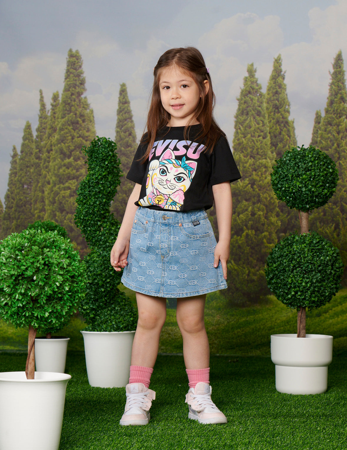 满地商标提花和海鸥印花常规版型牛仔裙